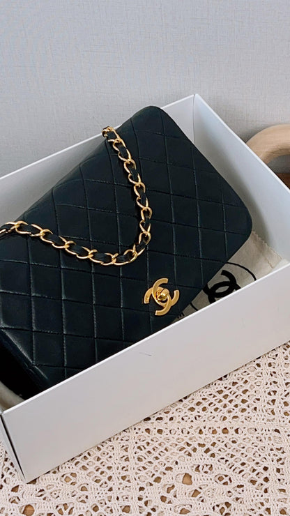 Chanel Black Lambskin Small Vintage Full Flap (GHW)