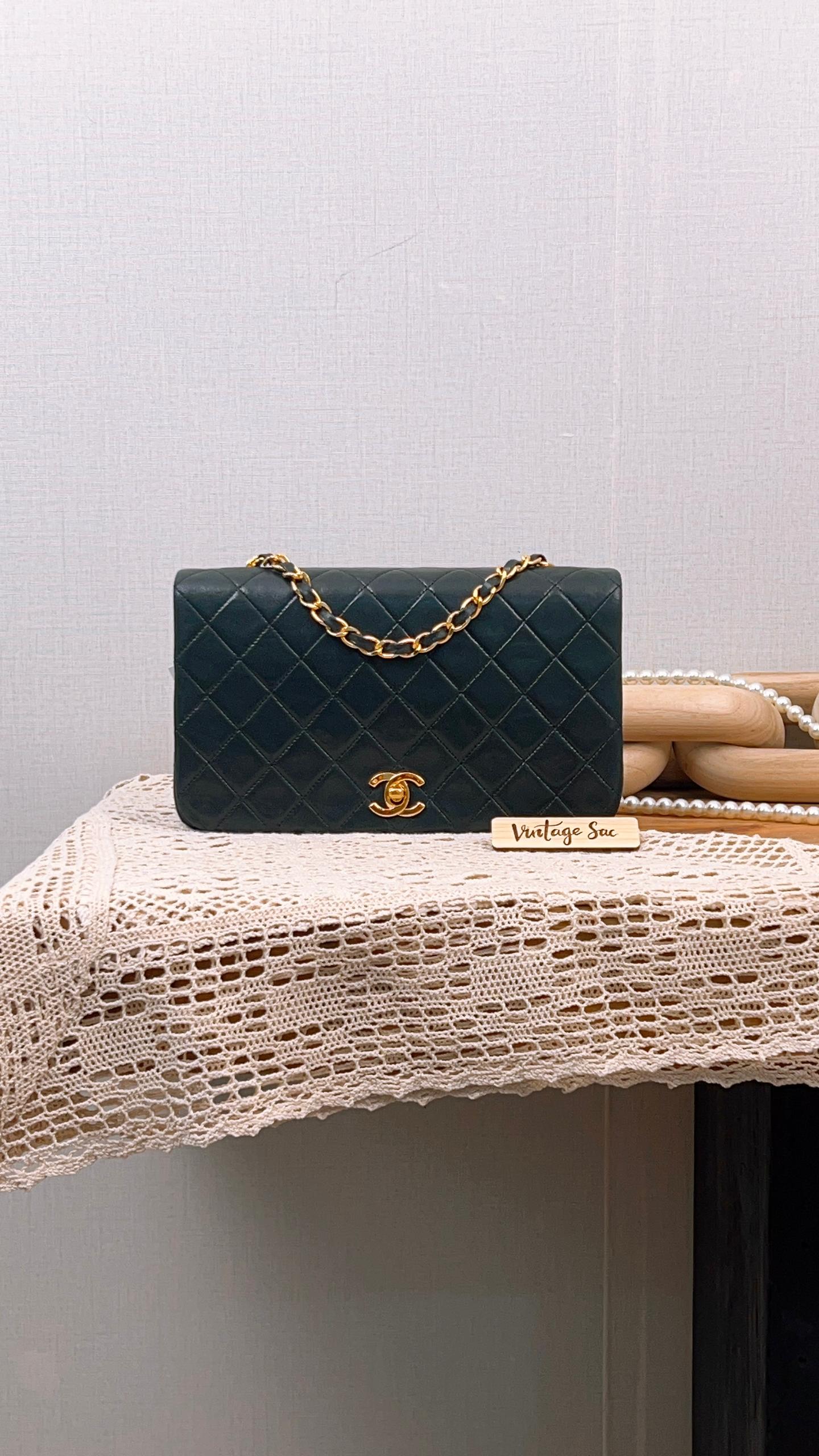 Chanel Black Lambskin Small Vintage Full Flap (GHW)