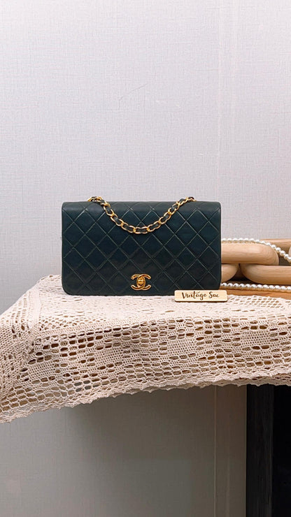 Chanel Black Lambskin Small Vintage Full Flap (GHW)