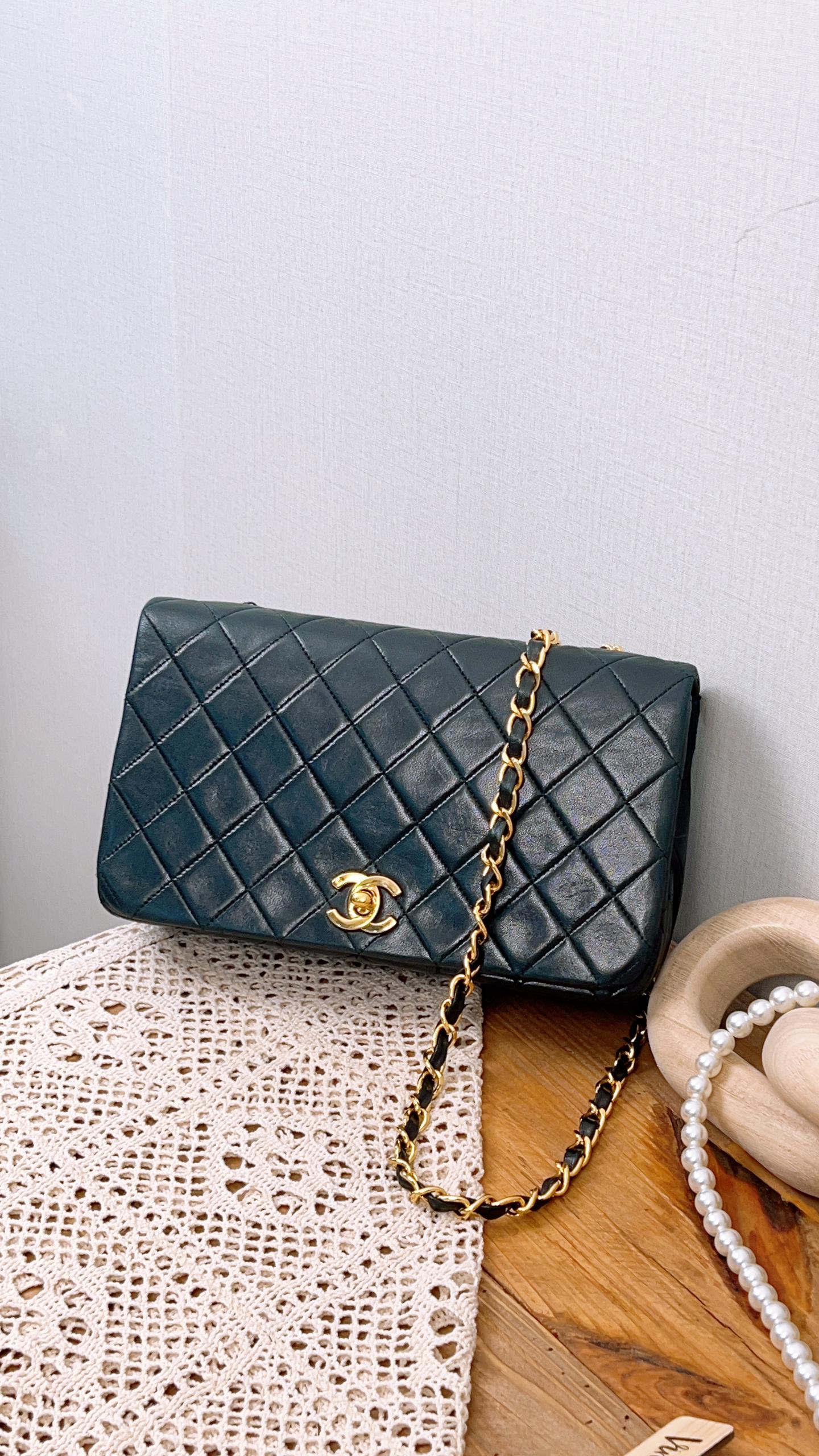 Chanel Black Lambskin Small Vintage Full Flap (GHW)