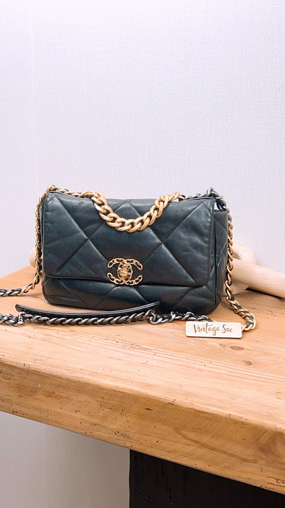 Chanel Black Lambskin Small 19 ( GHW)