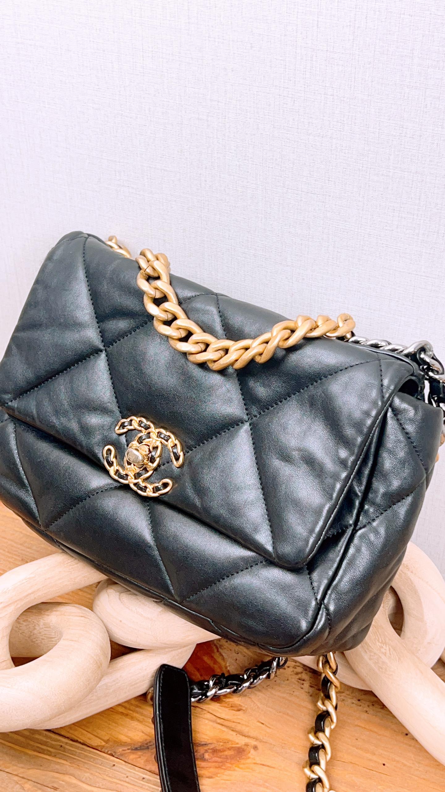 Chanel Black Lambskin Small 19 ( GHW)