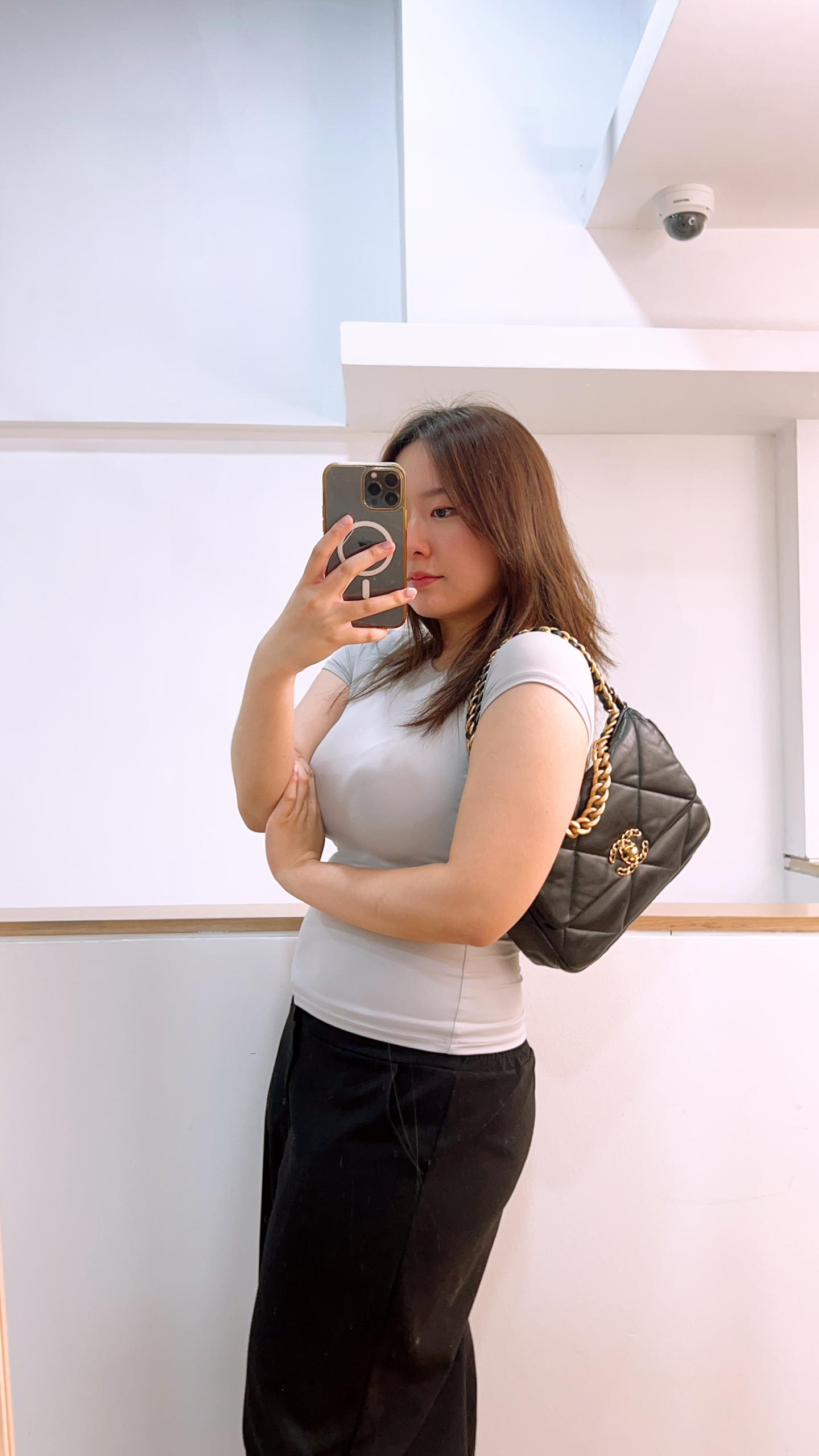 Chanel Black Lambskin Small 19 ( GHW)