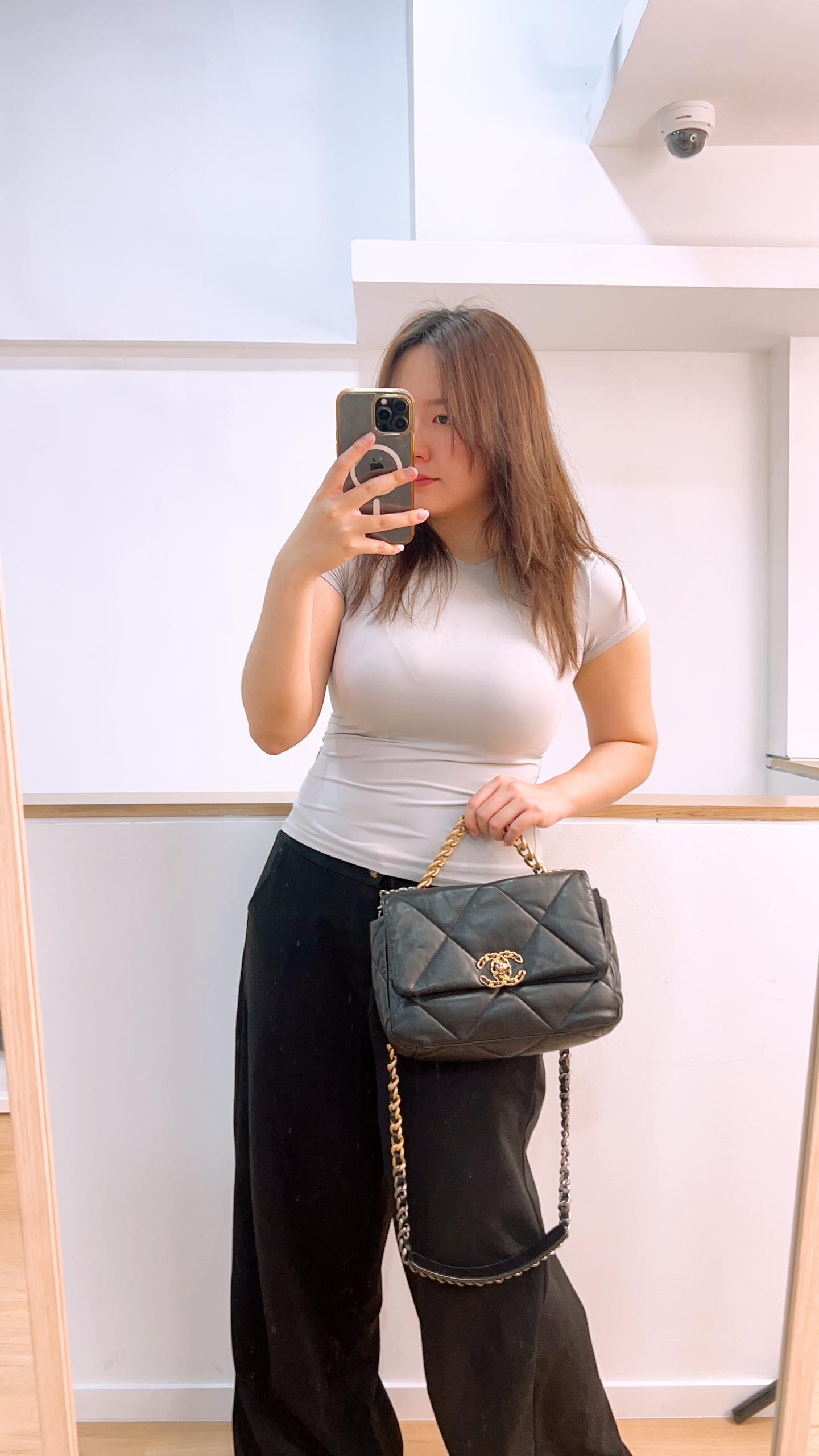 Chanel Black Lambskin Small 19 ( GHW)