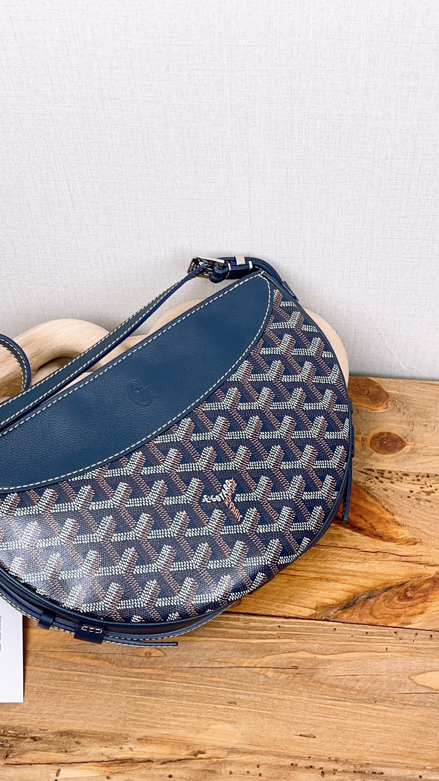 Goyard Navy Hirondelle Bag
