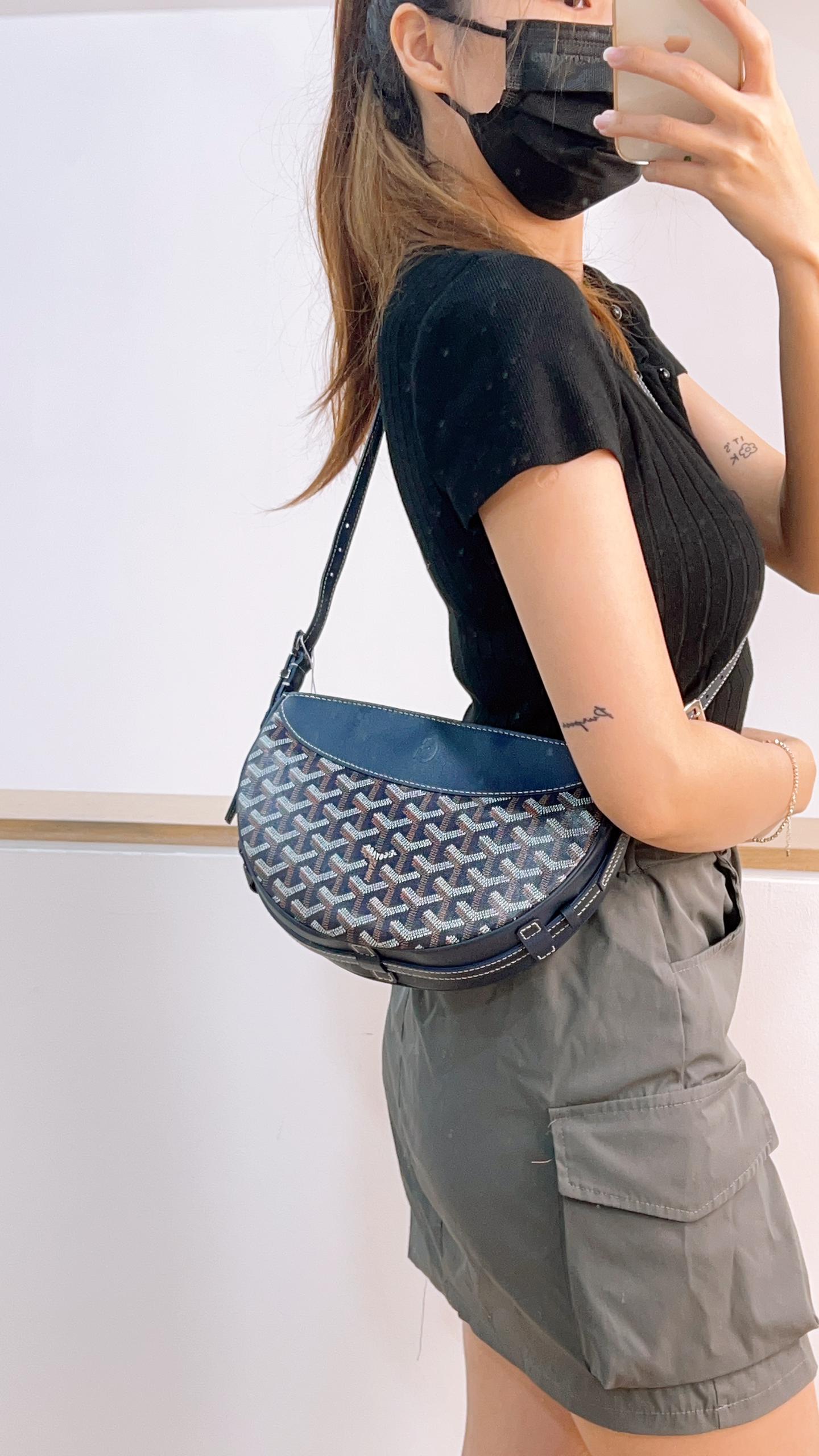 Goyard Navy Hirondelle Bag