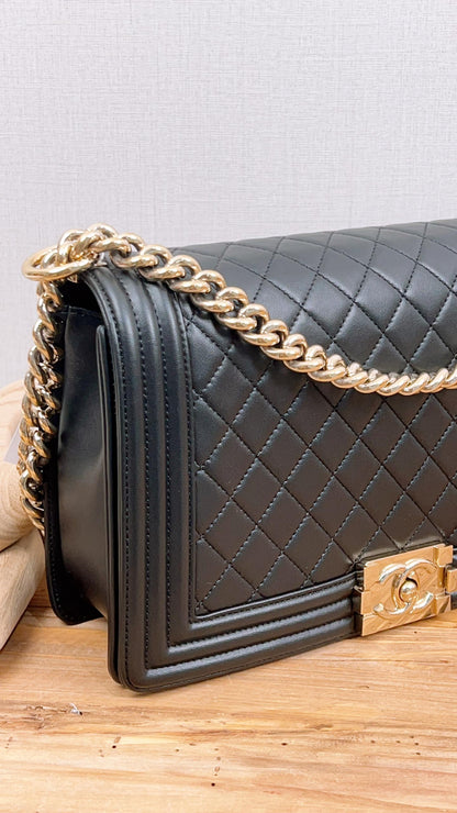 Chanel Black Lambskin New Medium Boy Flap (LGHW)