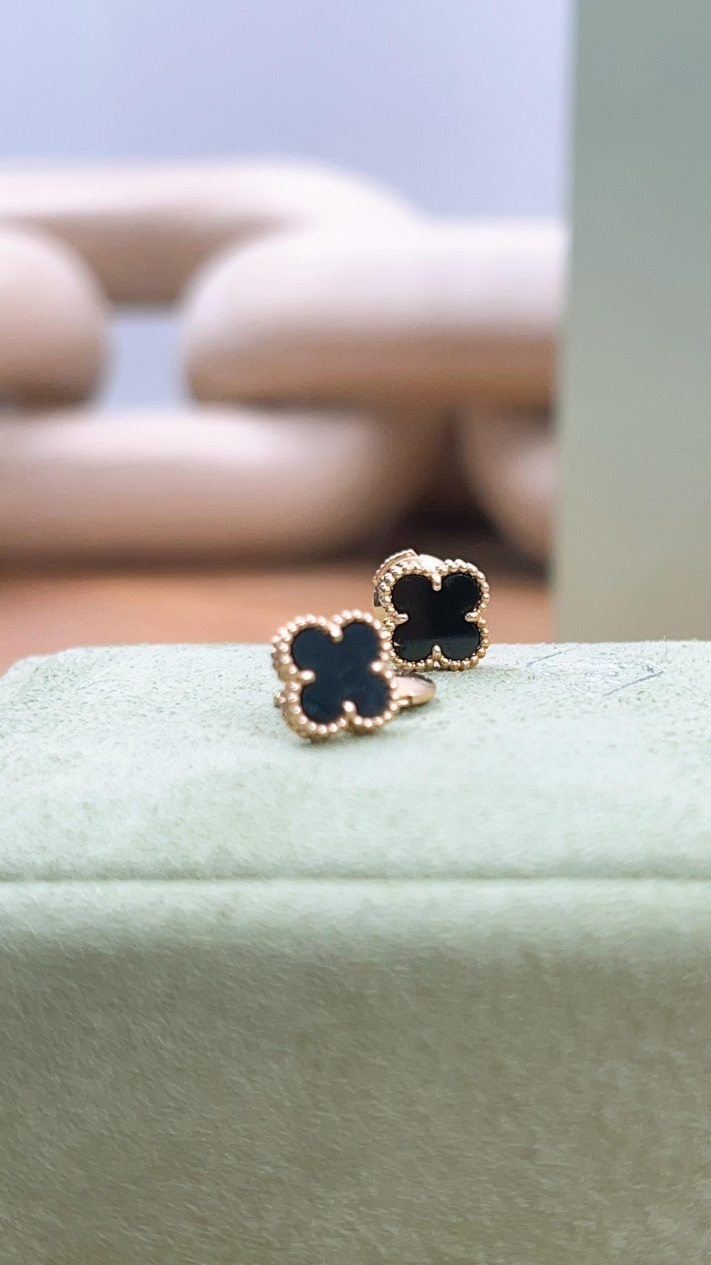 VCA Black Sweet Alhambra Onyx Ear-studs