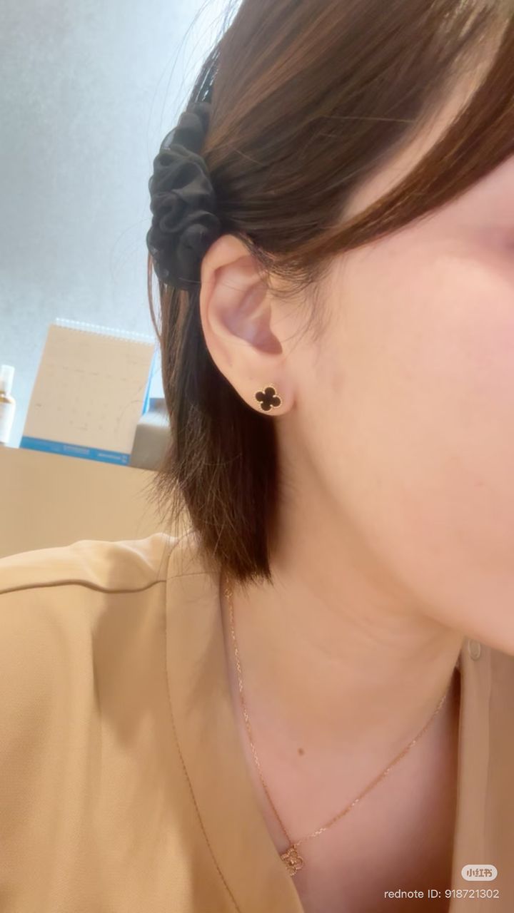 VCA Black Sweet Alhambra Onyx Ear-studs