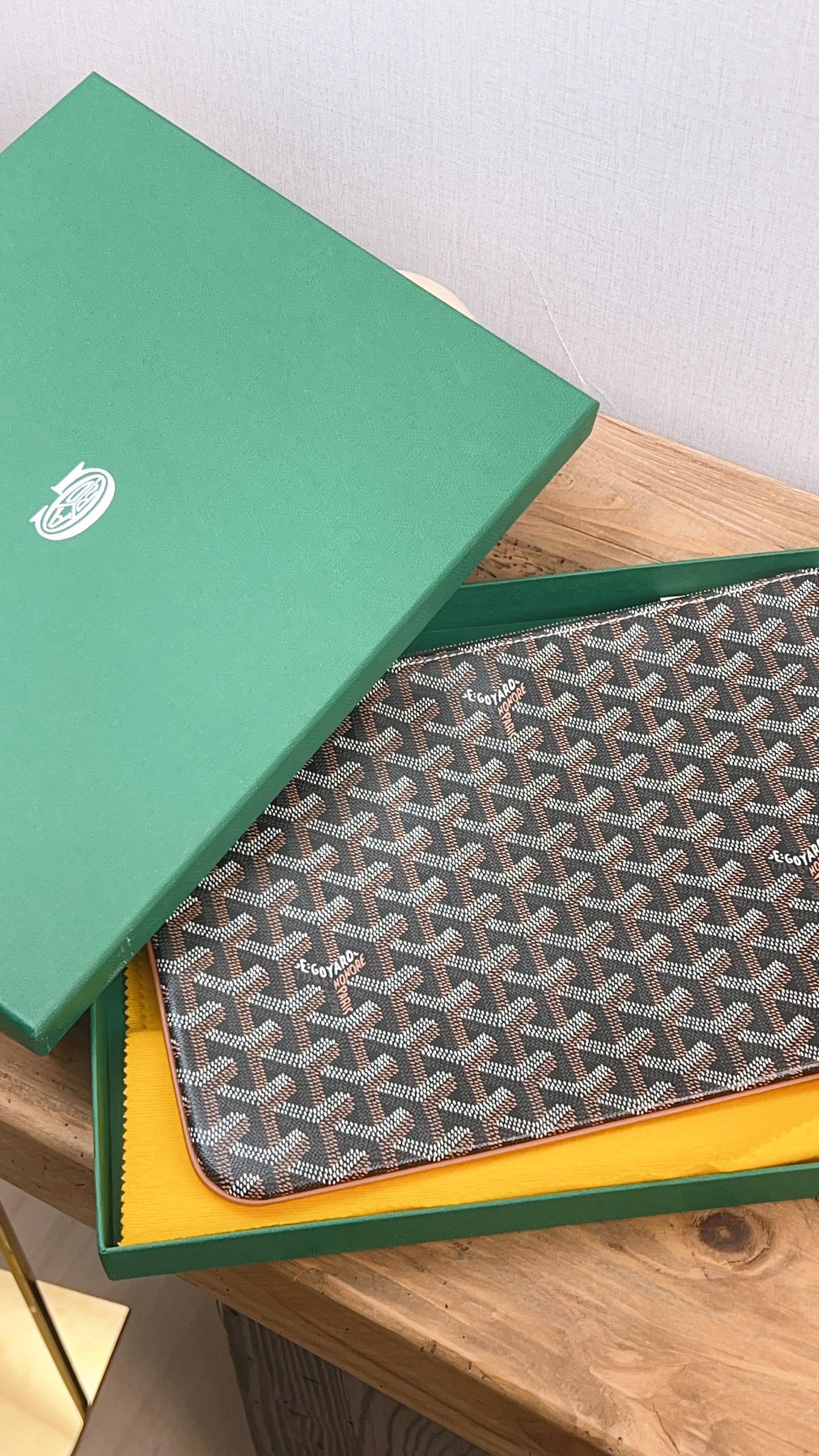 Goyard Tan x Black Senat MM Pouch