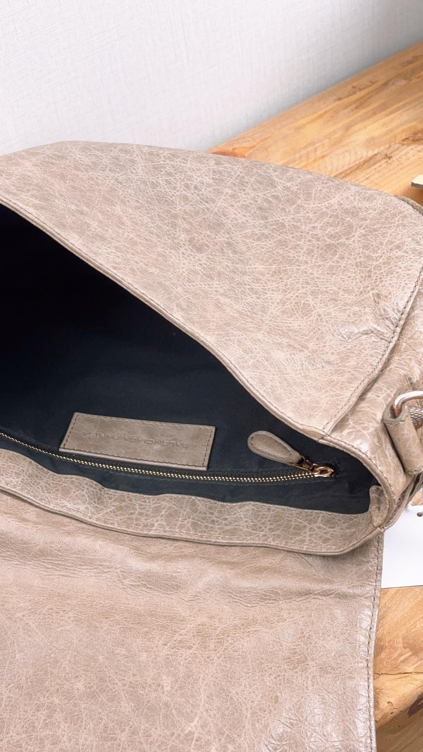 Balenciaga Grey Neo Folk Messenger Bag (RGHW)