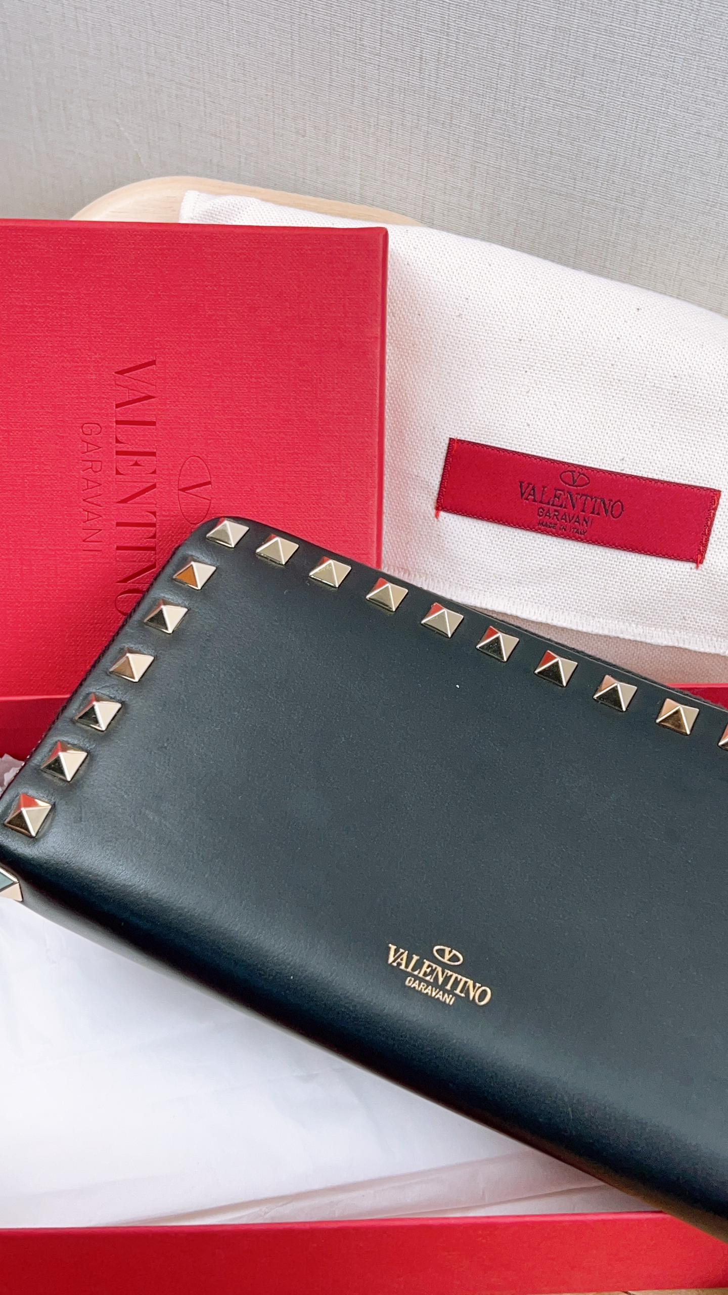 Valentino Black Garavani Rockstud Long Wallet (GHW)