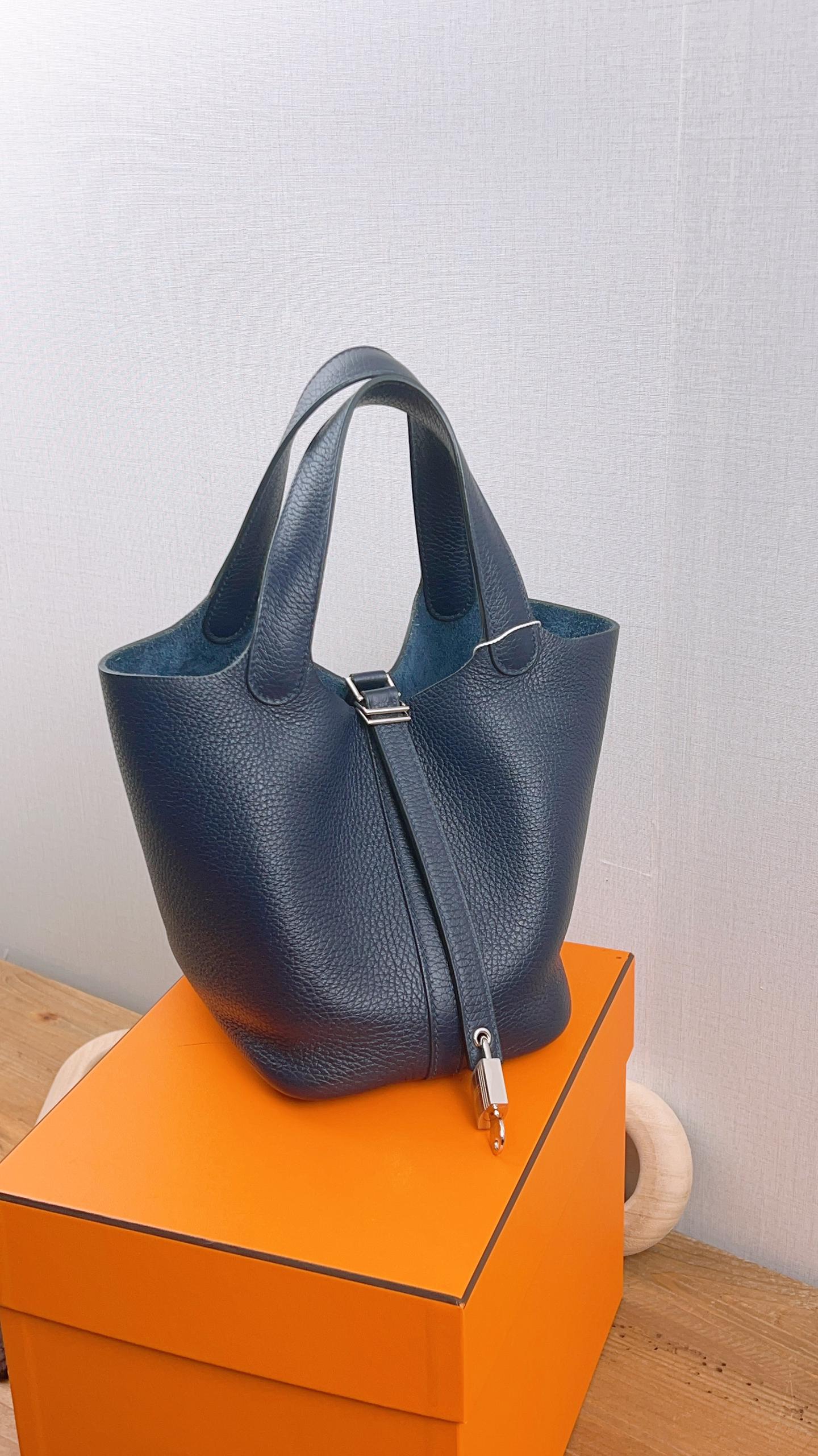 Hermes Blue Nuit Picotin 18 (PHW)