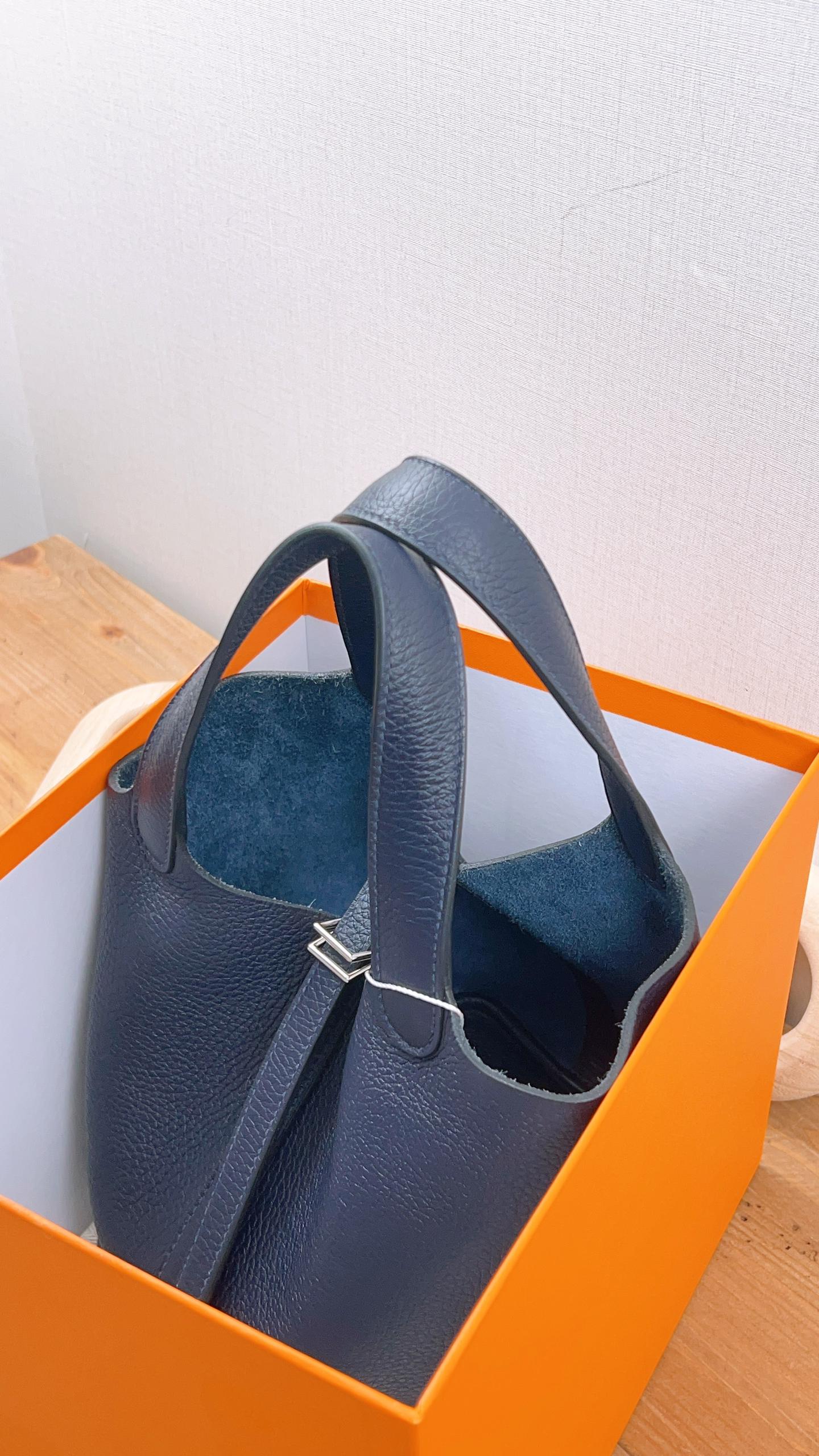 Hermes Blue Nuit Picotin 18 (PHW)