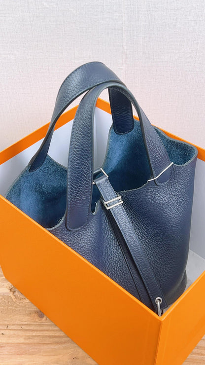 Hermes Blue Nuit Picotin 18 (PHW)