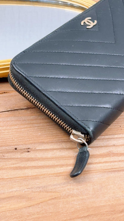 Chanel Black Lambskin Chevron Zippy Wallet (GHW)