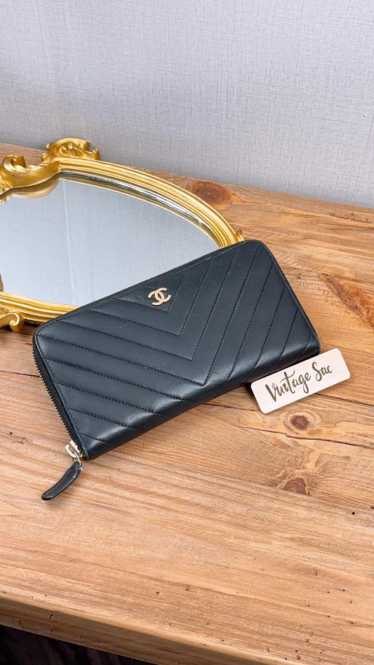 Chanel Black Lambskin Chevron Zippy Wallet (GHW)
