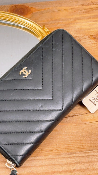 Chanel Black Lambskin Chevron Zippy Wallet (GHW)