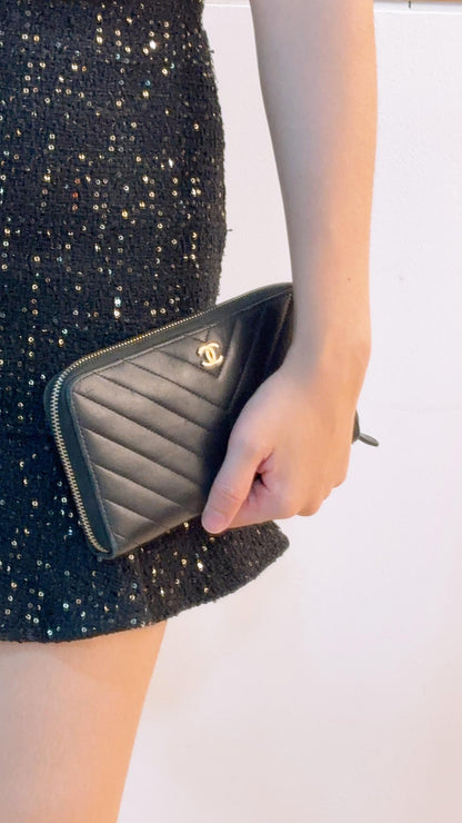 Chanel Black Lambskin Chevron Zippy Wallet (GHW)