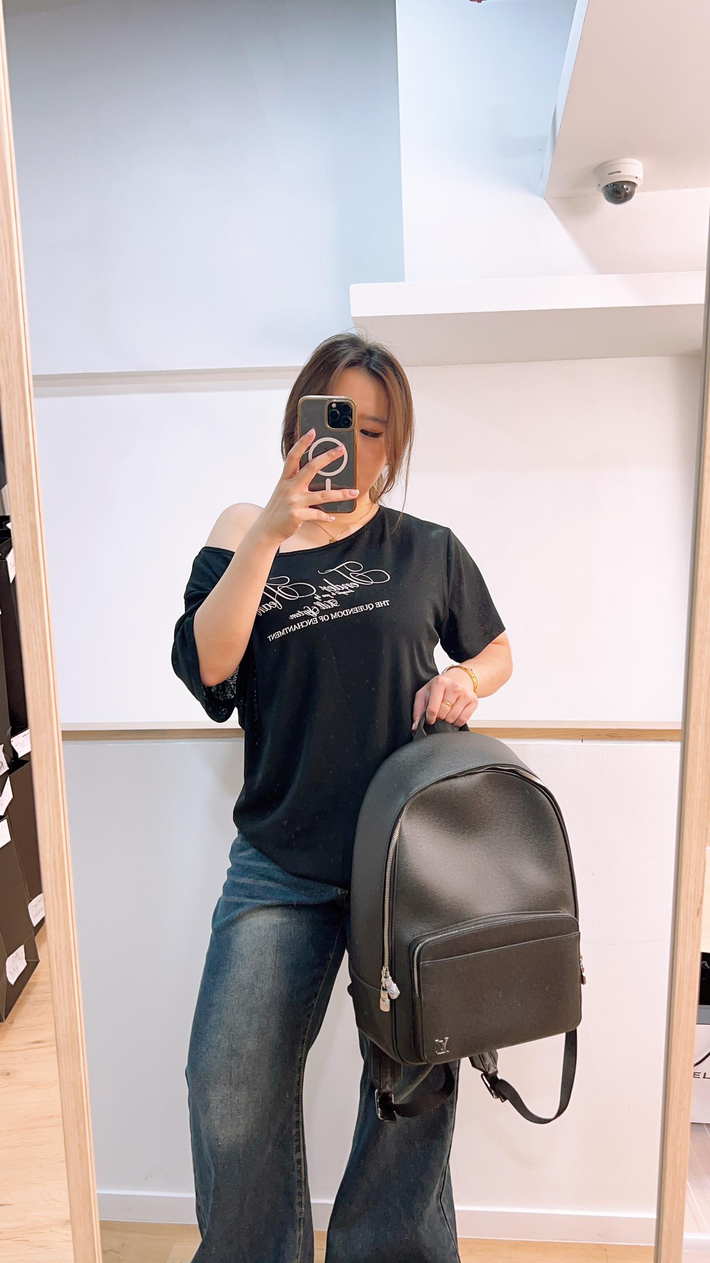 LV Black Taiga Alex Backpack LV Black Taiga Alex Backpack