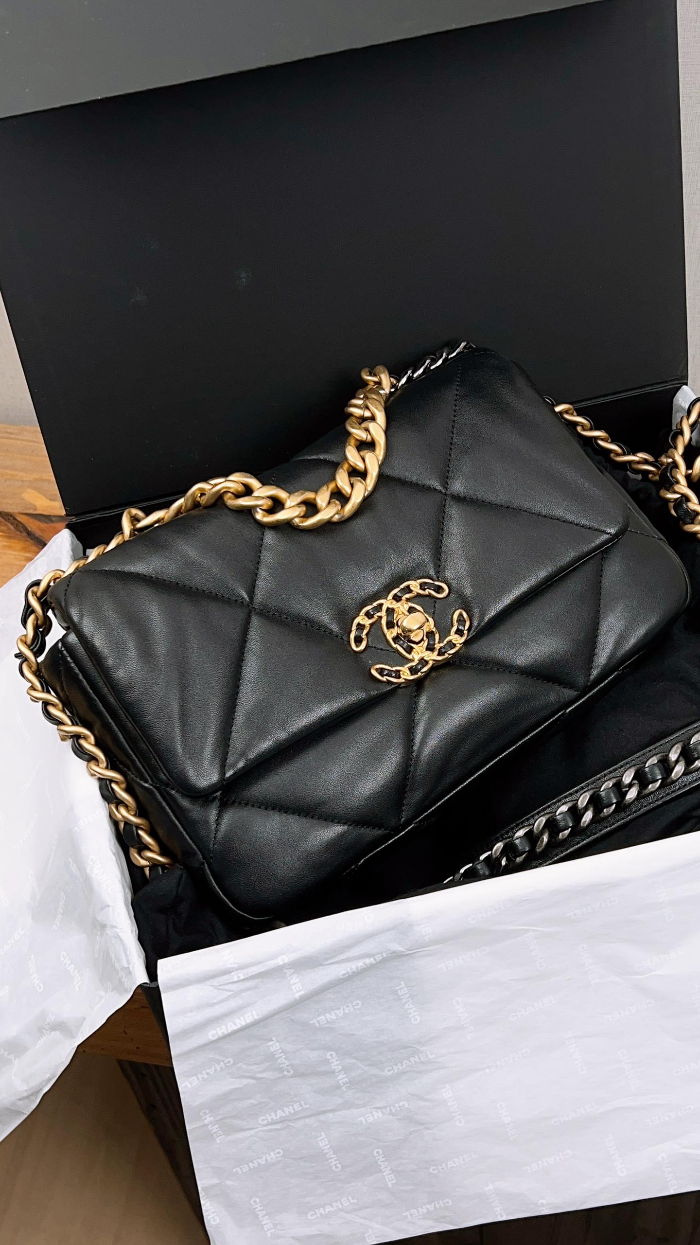Chanel Black Lambskin 19 (GHW)