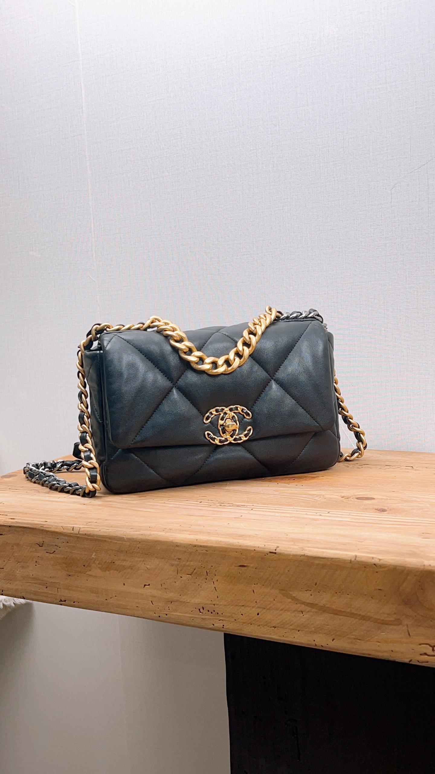 Chanel Black Lambskin 19 (GHW)