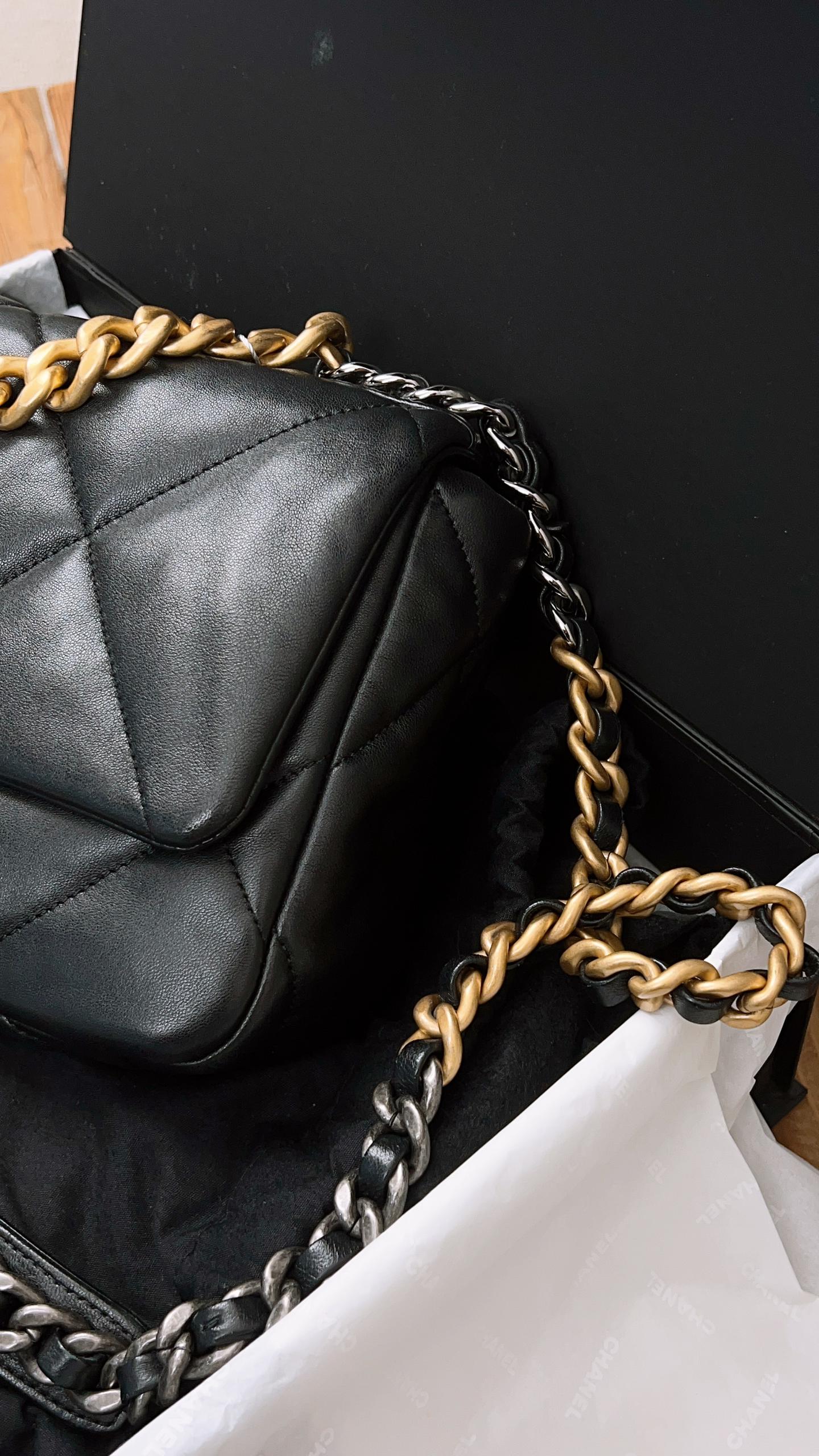 Chanel Black Lambskin 19 (GHW)