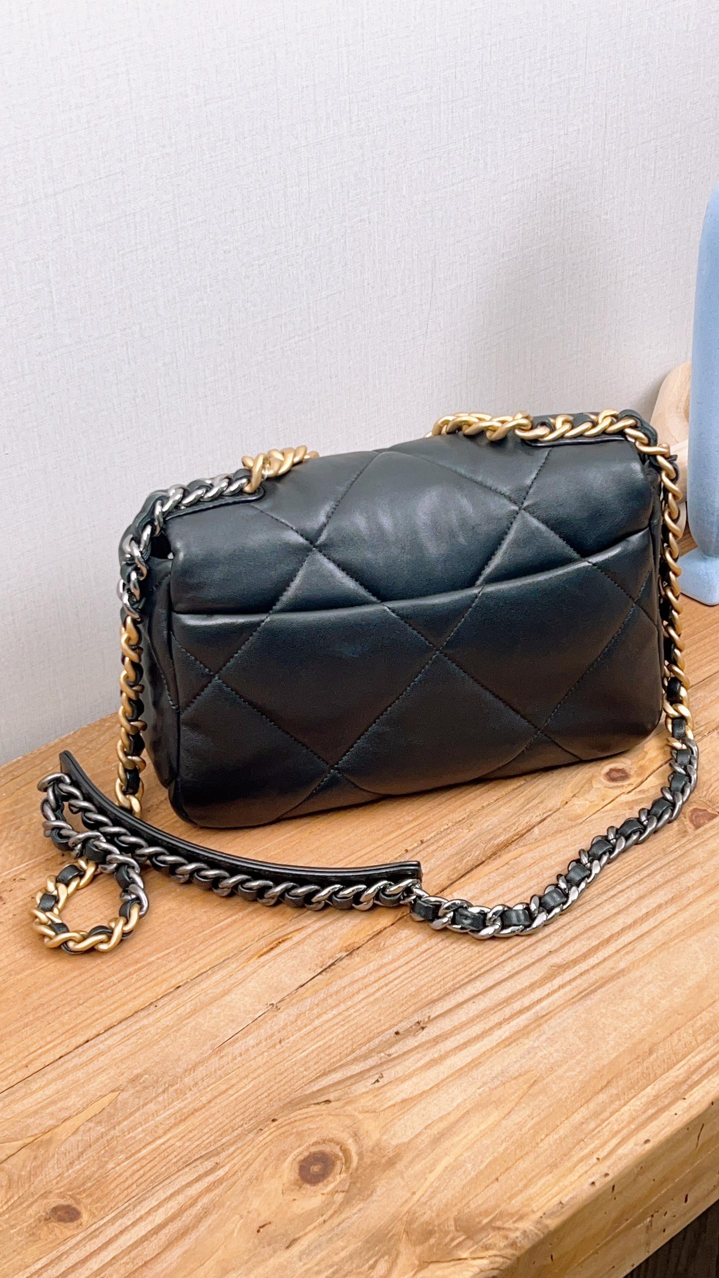 Chanel Black Lambskin 19 (GHW)
