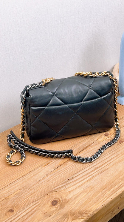 Chanel Black Lambskin 19 (GHW)