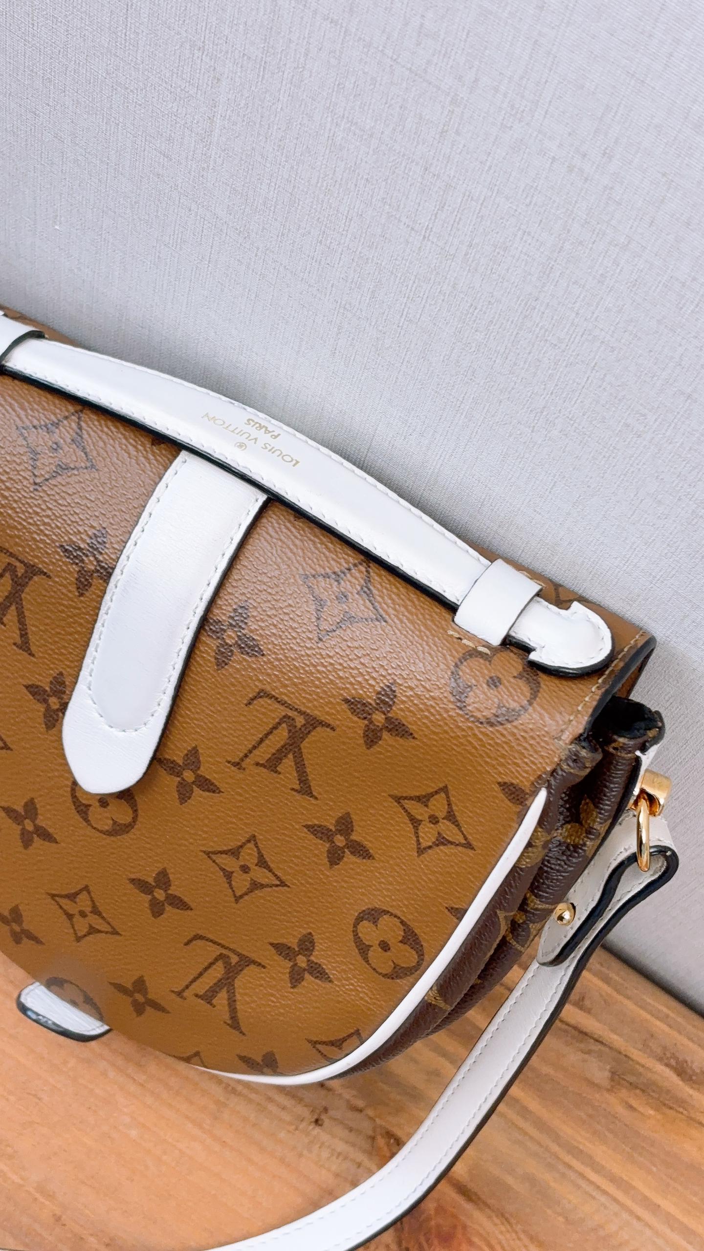 LV Reverse Monogram White Chantilly Lock Bag