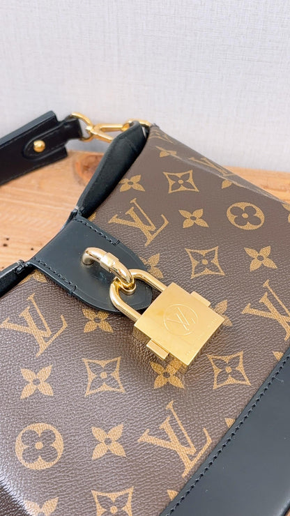 LV Reverse Monogram Bento Box