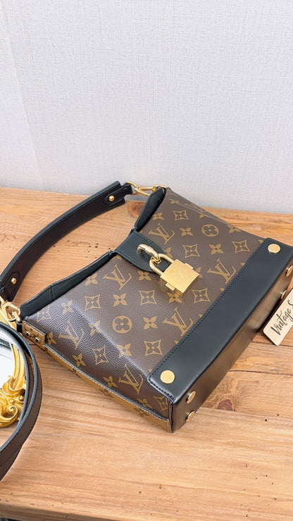 LV Reverse Monogram Bento Box