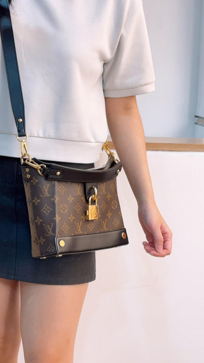 LV Reverse Monogram Bento Box