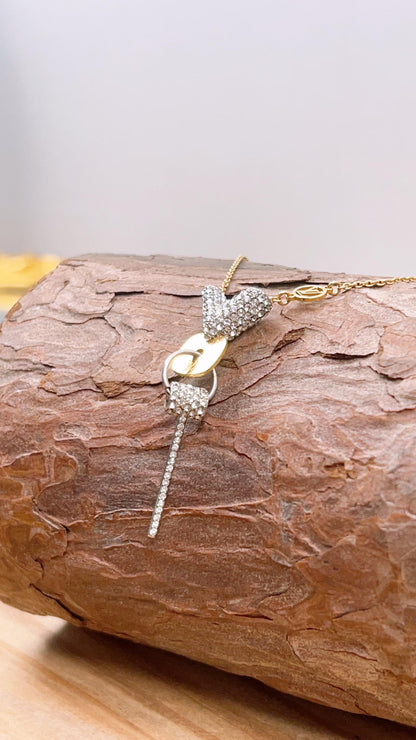 LV Essential V Strass Necklace