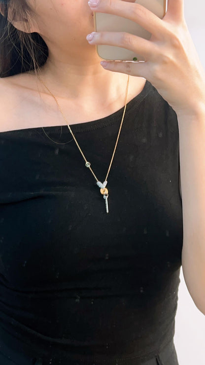 LV Essential V Strass Necklace