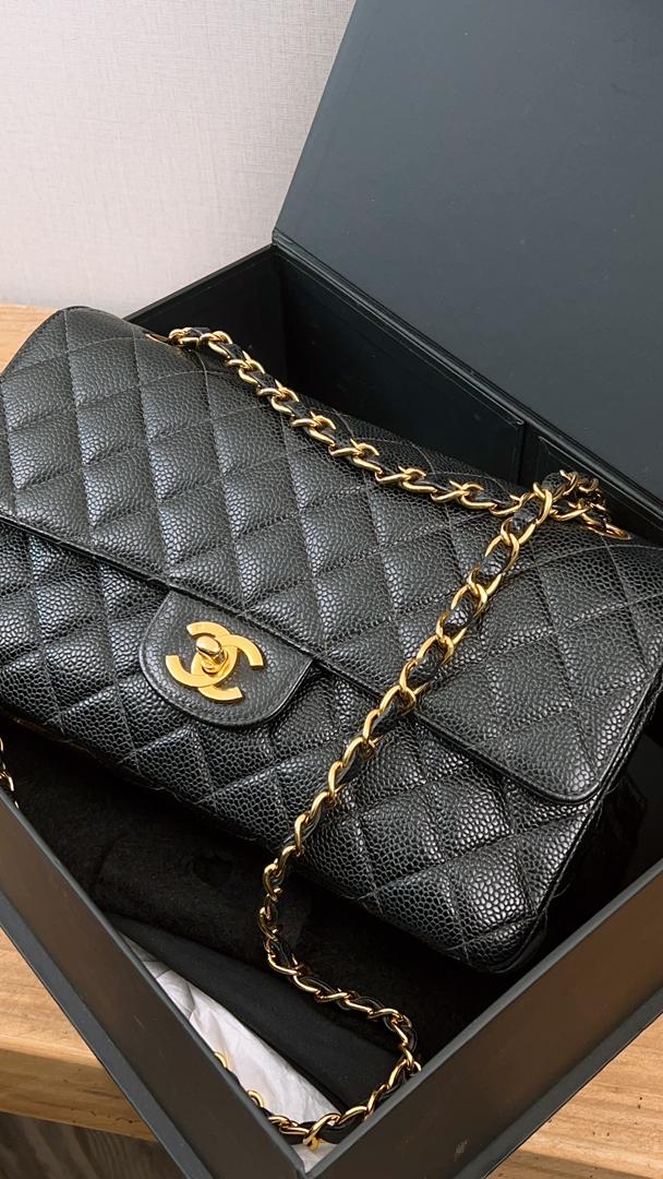 Chanel Vintage Caviar Medium CF (GHW)