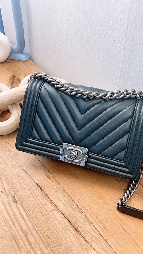 Chanel Black Calfskin Chevron Old Medium Boy (RHW)