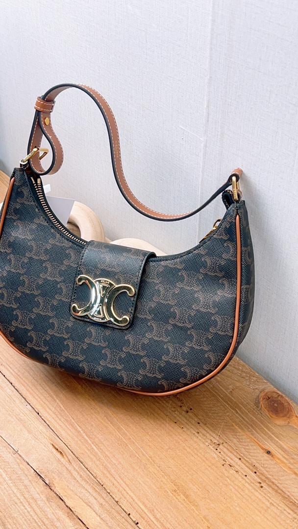 Celine Triomphe Medium Ava
