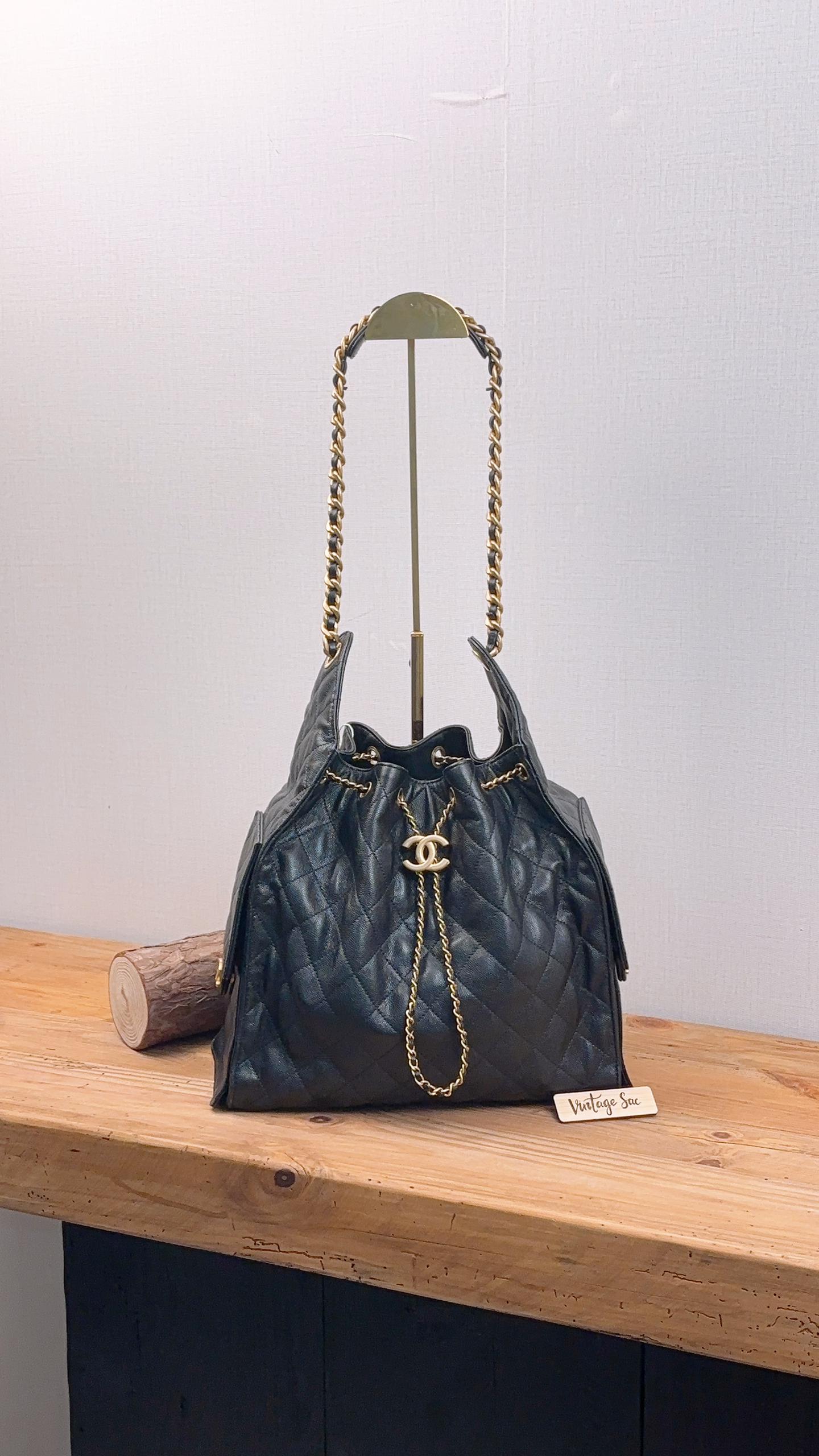 Chanel Black Caviar Medium 25 Hobo (GHW)