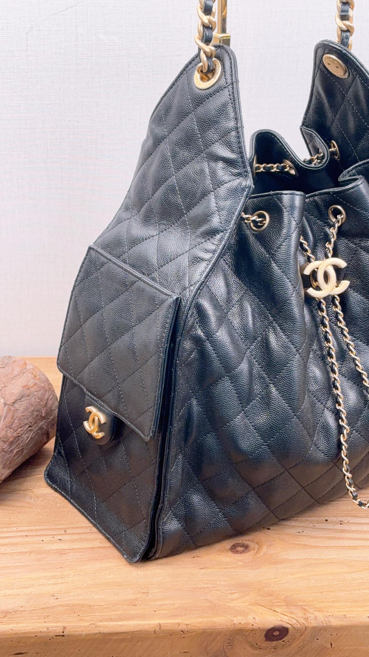 Chanel Black Caviar Medium 25 Hobo (GHW)