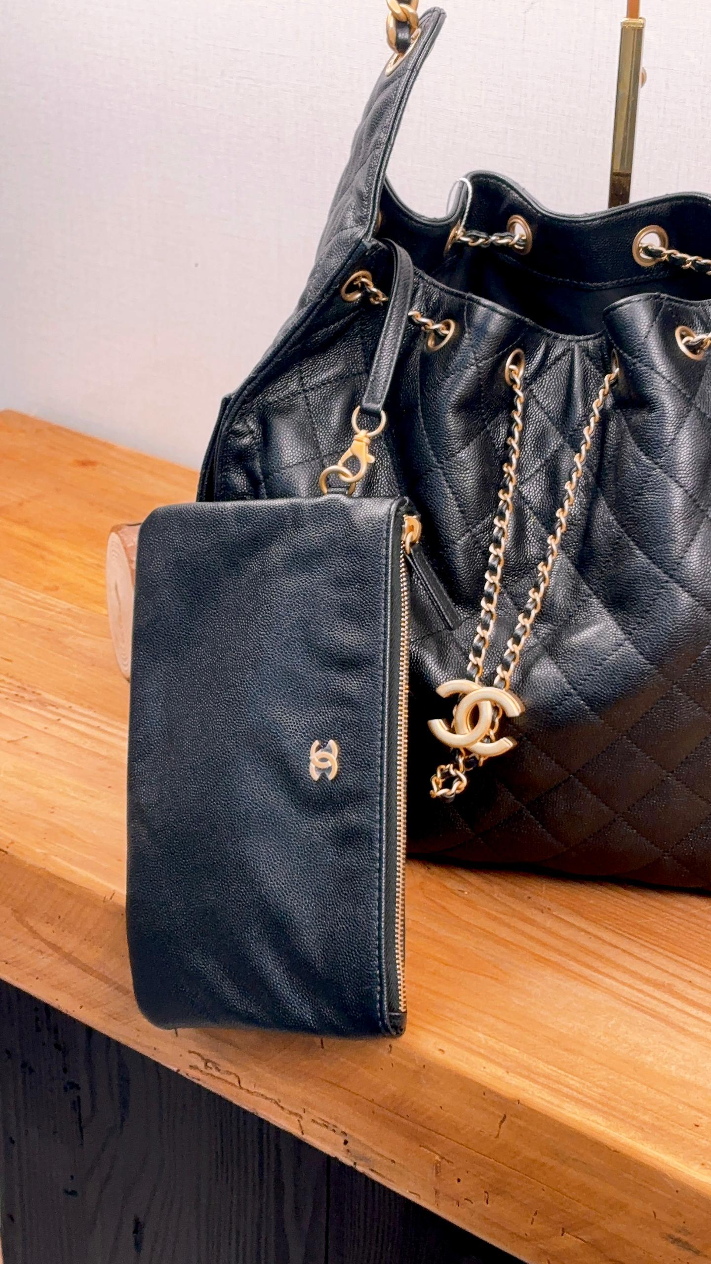 Chanel Black Caviar Medium 25 Hobo (GHW)