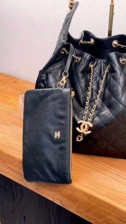 Chanel Black Caviar Medium 25 Hobo (GHW)