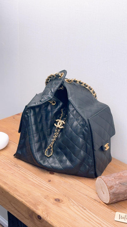 Chanel Black Caviar Medium 25 Hobo (GHW)