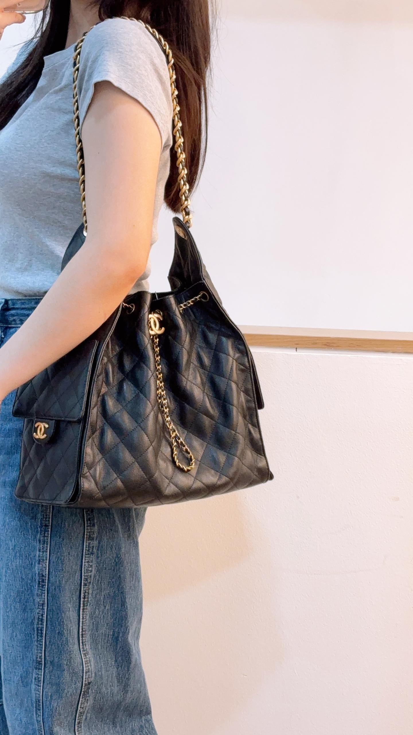 Chanel Black Caviar Medium 25 Hobo (GHW)