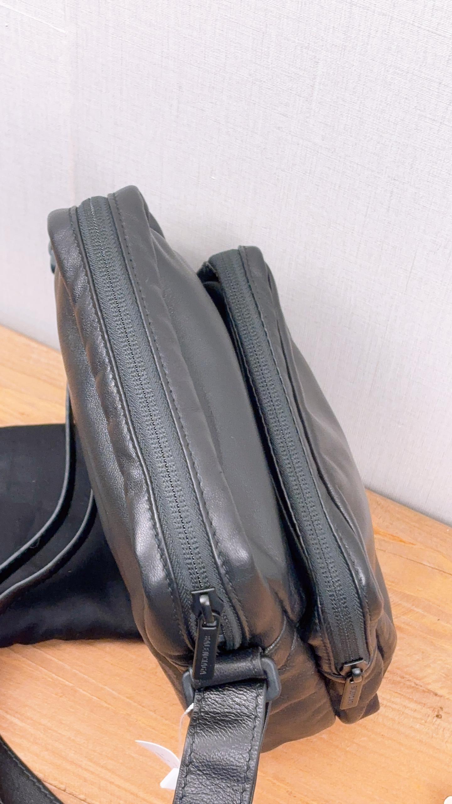 B x U. Armour Black Ltd Edn Crossbody Bag