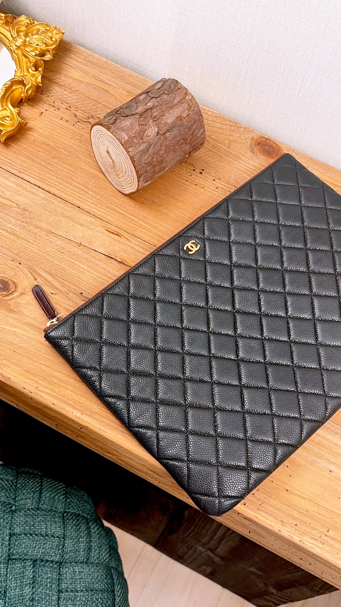 Chanel Black Caviar Large Ocase (GHW)