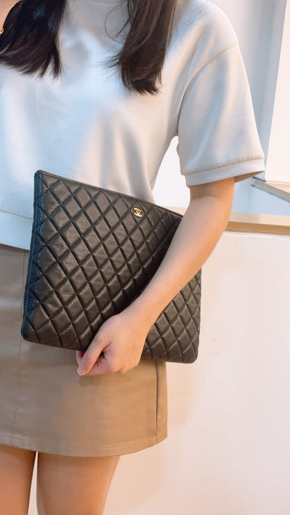 Chanel Black Caviar Large Ocase (GHW)