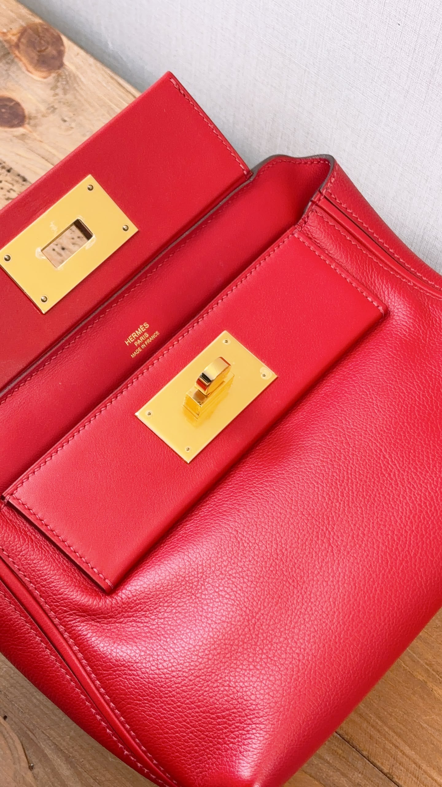 Hermes Rouge Piment Mini 2424 (GHW)