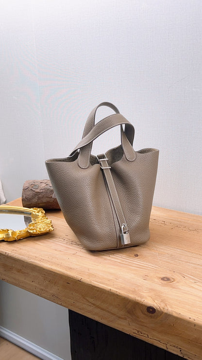 Hermes Etoupe Picotin 18 (PHW)