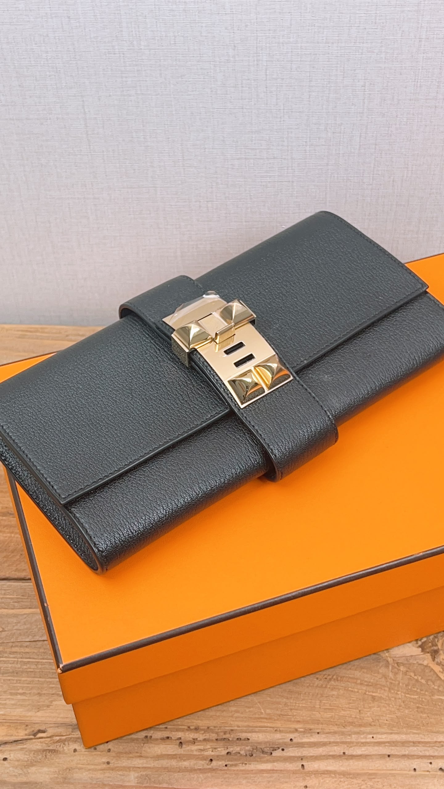 Hermes Noir Chevre Mysore Medor 23 Clutch (GHW)